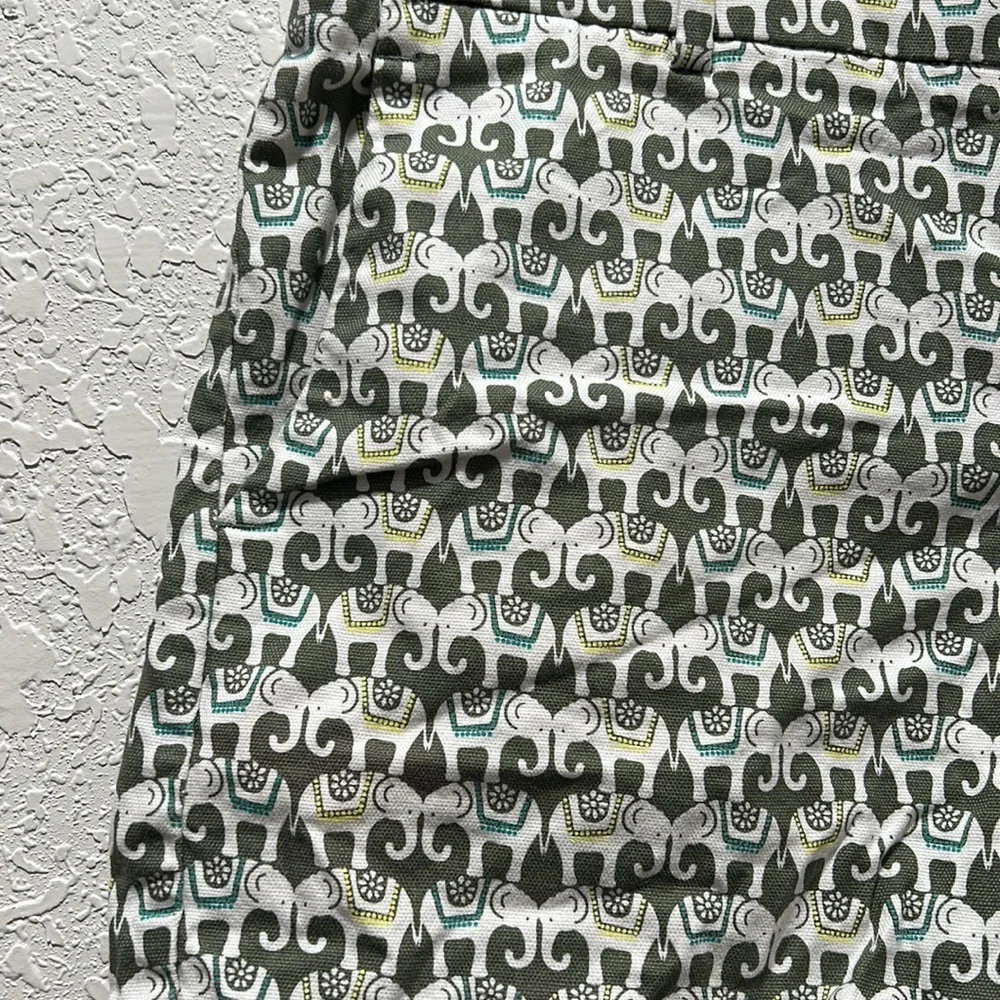 Banana republic elephant 🐘 print Hampton chino shorts size 2 GUC..
